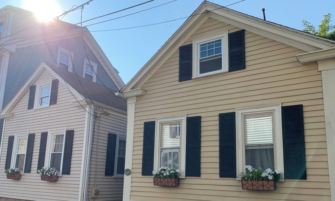 Federal Hill House | Historic unique 2B/1BA cottage, on a quiet street in the West End of Providence.