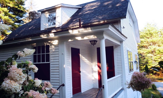 Newport House | ⭐ Historic & Unique Lodge.Minutes To The Winter Fun of Mount Sunapee! ⭐ 🎿