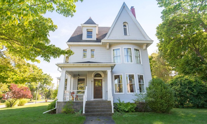 Manistee House | Historic Victorian Vacation Home - The Blacker House