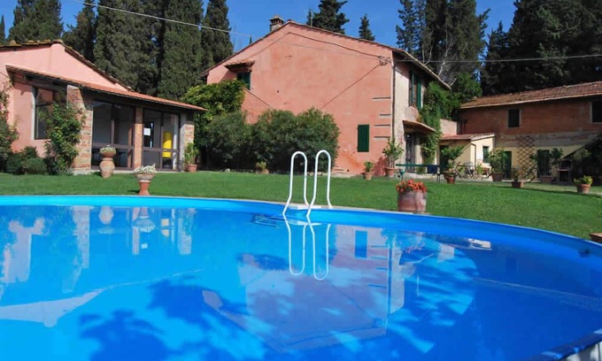 Lastra a Signa Villa | historic villa with pool and large giaridno, situated in a panoramic position.