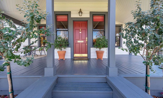 Visalia House | Historic Visalia 3br/2ba - Walk to Downtown