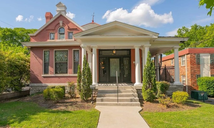 Hillsboro West End House | Historic Walk to Eats & Shops
