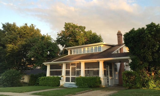 Betterton House | Historic Waterfront Home with Chesapeake Bay View. Sleeps 9. Close to the Beach