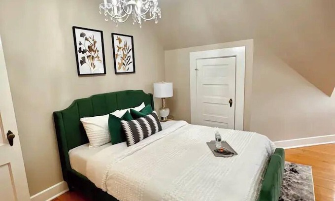 La Crosse Apartment | Historic Withee Home/3rd Level/Sleeps 2