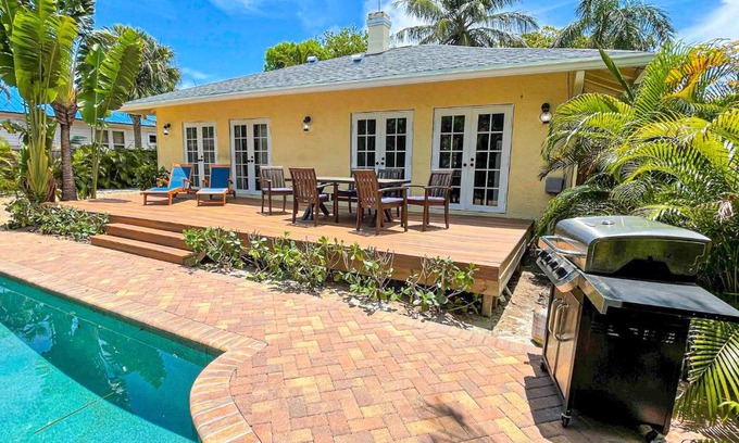 Flamingo Parks House | Historic Yellow Finn