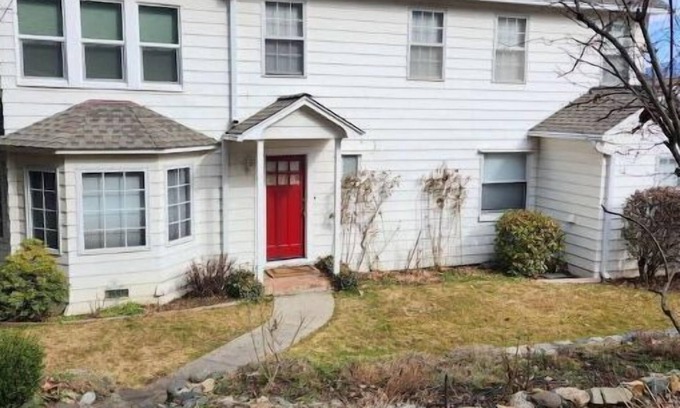 Quincy House | Historic1939 home in Quincy 5 beds, 2.5 baths