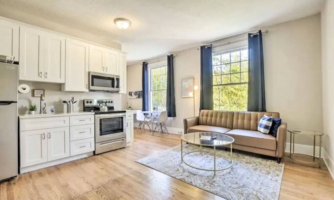Southwest Raleigh Apartment | Historical 1BR Apt in Glenwood