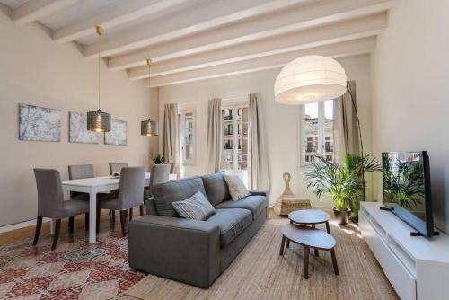 la Vila de Gracia Apartment | Historical Apartment With Awesome Rooftop