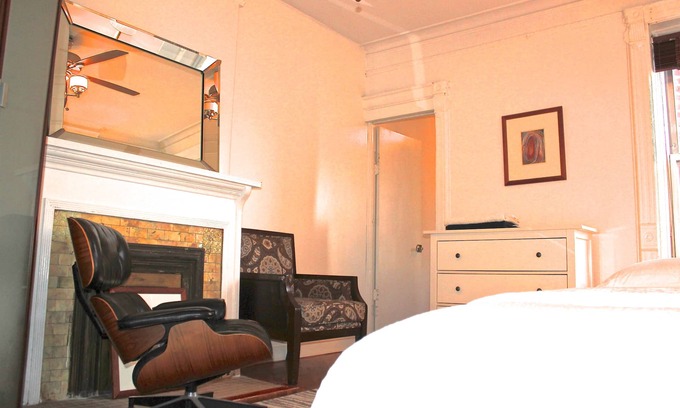 Bedford-Stuyvesant House | Historical Brownstone Living - Understated elegance, close to metro