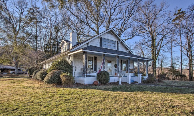 Arden House | Historical Family Home, 12 Mi to DT Asheville