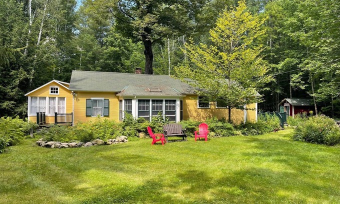 Canaan Cottage | Historical Lake House & Guest cottage.