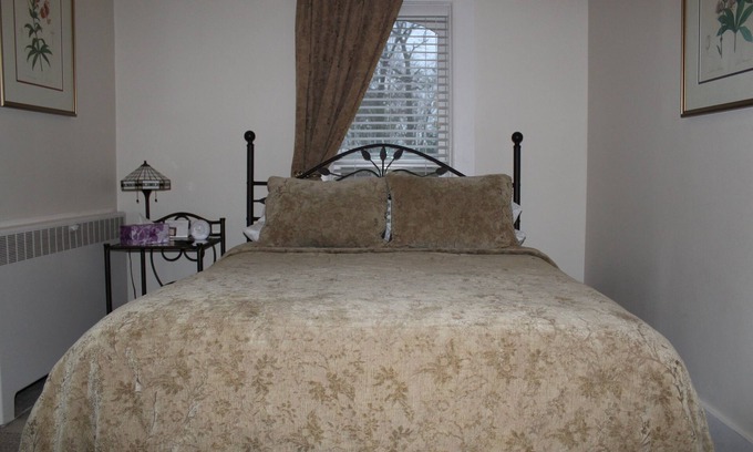 South Haven Bed & Breakfast | Historical Monroe Manor - Arbor Room