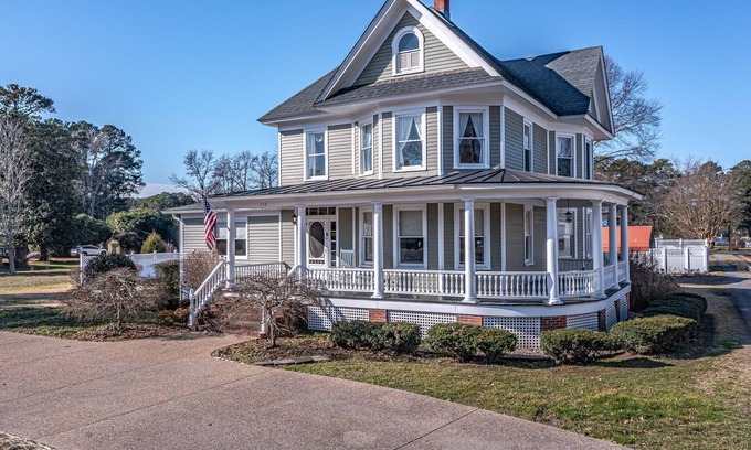 Reedville House | Historical Queen Anne on Main Street Reedville!