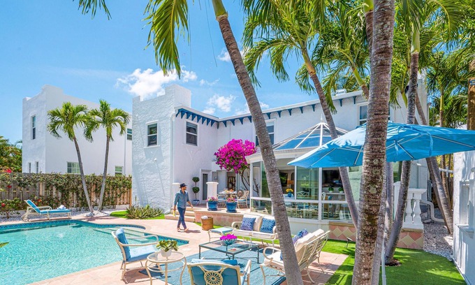 Grandview Heights House | Historical Residence | Heated Pool | Beach Proximity | Indigo Key | RESlDENCES