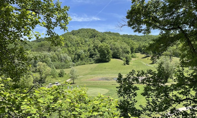 Haysi Cabin | "Hit the Breaks" - Three bedroom cabin just outside Breaks Interstate Park!