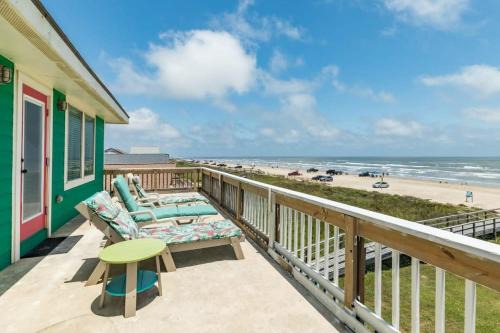 Freeport House | Hit the Sand in Seconds - Direct Beachfront