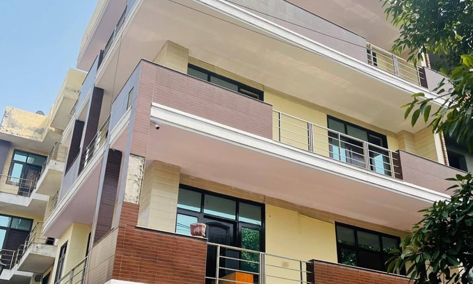 Noida Bed & Breakfast | HM Palace Noida,