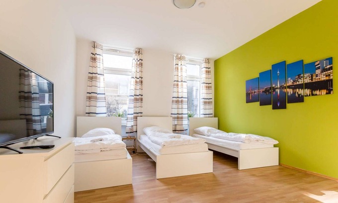 Oberbilk Apartment | HÖ01 large apartment with dryer and washing machine