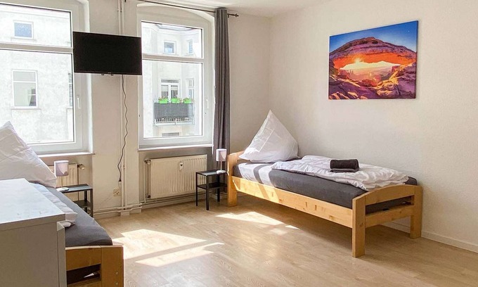 Magdeburg Apartment | HÖ01 large apartment with dryer and washing machine