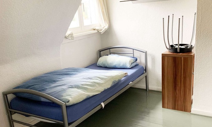Troisdorf Apartment | HÖ01 large apartment with dryer and washing machine