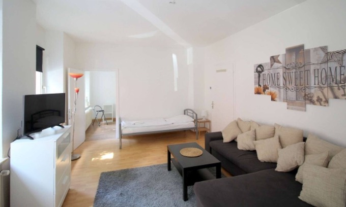 Solingen Apartment | HÖ01 large apartment with dryer and washing machine