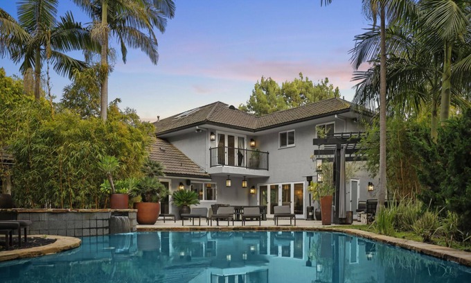 Los Feliz House | Hobart - Luxury Los Angeles Villa w/ Pool + Spa
