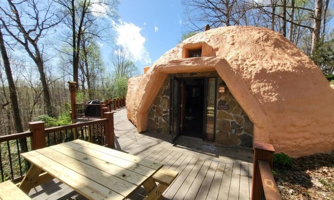Arlington Cottage | Hobbit Hole on 15 acres