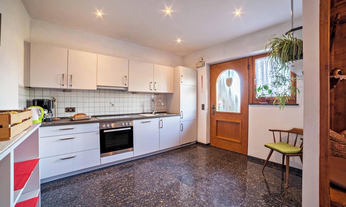 Schenna Apartment | Hoferhof Apartement 'Bergzauber' with Mountain View, Garden & Wi-Fi