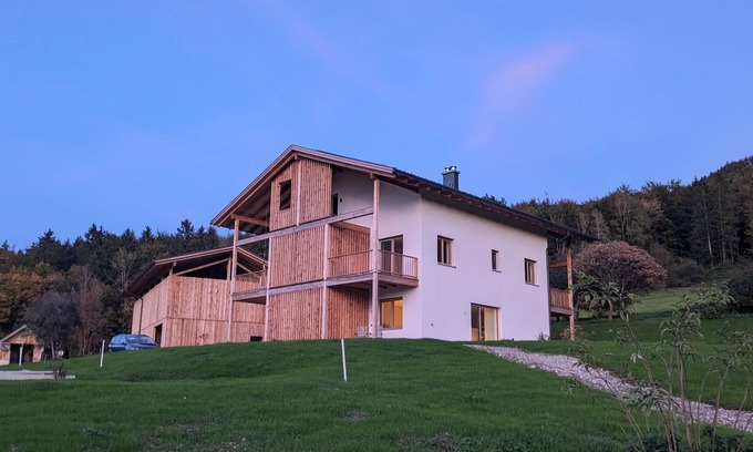 Hallwang Apartment | Hofstatt Salzburg - Neue Ferienwohnung im Grünen am Stadtrand von Salzburg