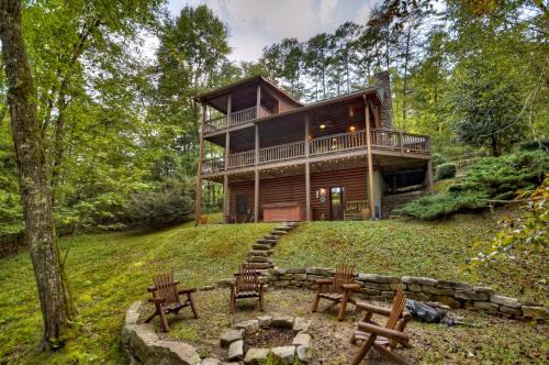 Blue Ridge House | Hogback Haven - Arcade Games, Hot Tub, Fire Pit, Cozy Amenities, Rocking Bench, Private Wooded View - Blue Ridge, GA