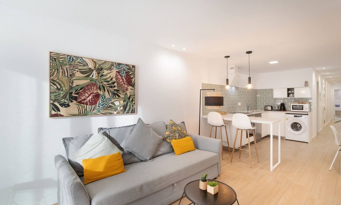 Las Palmas de Gran Canaria Apartment | Holiday Apartment 'Strada Suites Las Canteras' with Sea View, Wi-Fi and Air Conditioning
