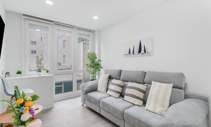 Las Palmas de Gran Canaria Apartment | Holiday Apartment 'Escape and Elevate Las Palmas' with Wi-Fi and Air Conditioning