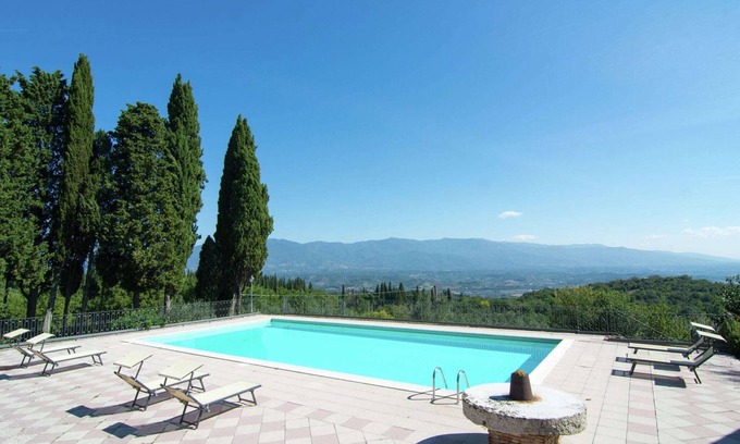 Figline e Incisa Valdarno House | Holiday Home Florence with Pool and Green Views