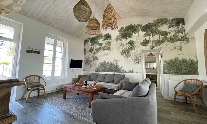 La Faute-sur-Mer House | Holiday Home 'La Bohème - Ref 627' with Private Terrace, Private Garden and Wi-Fi