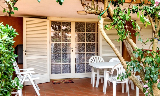Castiglione della Pescaia House | Holiday Home 'Villetta Indipendente Castiglione' with Private Terrace, Private Garden and Wi-Fi