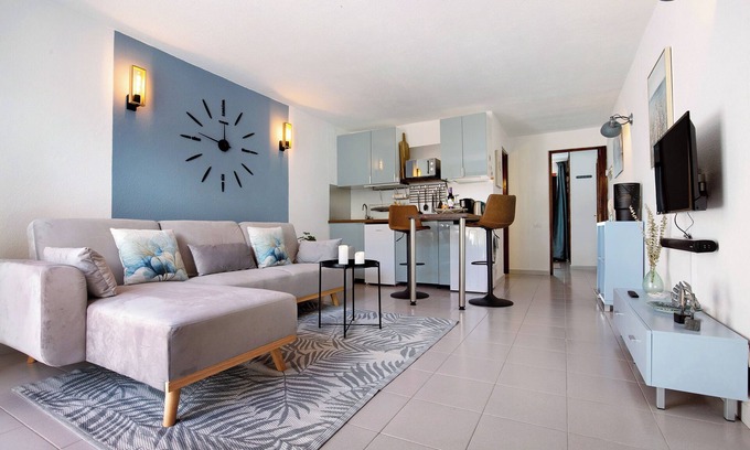 Caleta de Fuste Apartment | Holiday Apartment "Casa Vitamin Sea" with Mountain View, Terrace & Wi-Fi