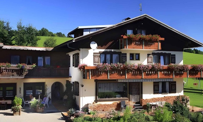 Immenstadt im Allgaeu Apartment | Holiday apartment with balcony to the south
