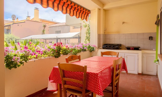 La Londe-les-Maures Apartment | Holiday Apartment "Location La Londe" with Private Garden & Wi-Fi