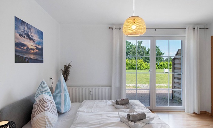 Ribnitz-Damgarten Apartment | Holiday Apartment Lütte Veer, incl. 2 E-Bikes and Wi-Fi
