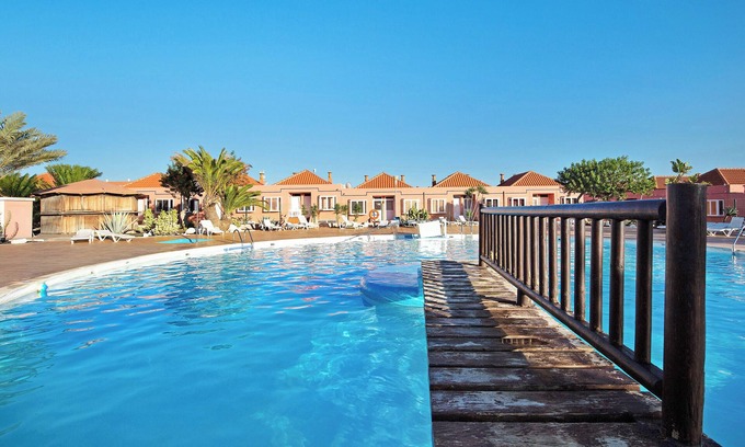 Caleta de Fuste Apartment | Holiday Apartment "Paulalucía" with Mountain View, Shared Pool & Wi-Fi