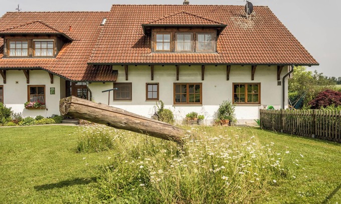 Deggenhausertal Apartment | Holiday Apartment 1 on “Wagenberg” Farm with Mountain View, Wi-Fi & Garden