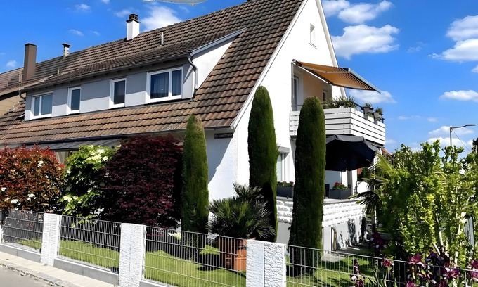 Waggershausen Apartment | Holiday Apartment 'Dornier' with Private Terrace, Shared Garden and Wi-Fi