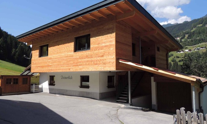See Apartment | Holiday apartment with a mountain panorama and the surrounding mountains