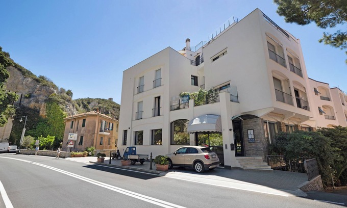 Varigotti Apartment | Holiday Apartment 6 Mehari close to the Beach with Balcony & Wi-Fi