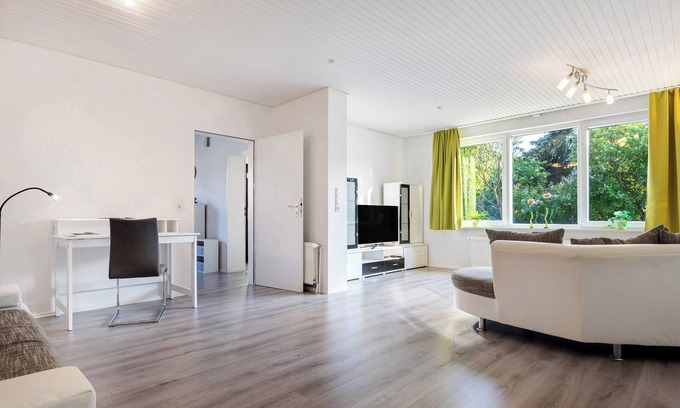 Neu Darchau Apartment | Holiday Apartment 'Am Fährhafen' with Private Garden and Wi-Fi