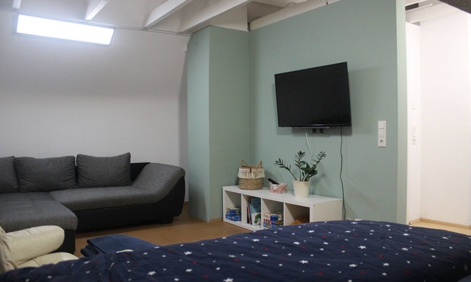 Salem Apartment | Holiday Apartment "Am Schlosssee" with Balcony & Wi-Fi