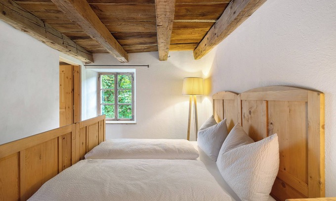 Pfalzen Apartment | Holiday Apartment 'Ansitz Baumannhof Mitte' with Mountain View, Shared Garden and Wi-Fi