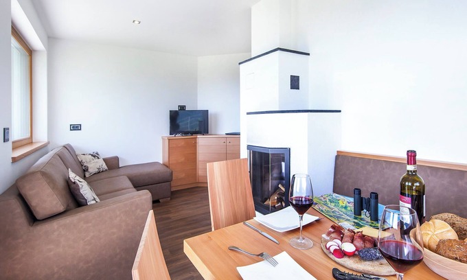 Laion Apartment | Holiday Apartment 'Avea App 1-2 Personen' with Mountain View and Garden