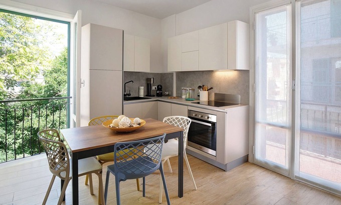 Arma di Taggia Apartment | Holiday Apartment 'B184 - Splendido Alloggio Al Mare' with Balcony