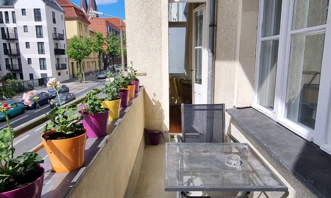 Lichtenberg Apartment | Holiday Apartment "Balkon Flat In Berlin" with Balcony & Wi-Fi